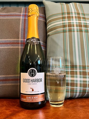 Blanc de Noirs by Good Harbor