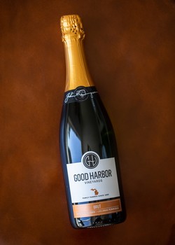 Good Harbor Vineyards Brut Wine